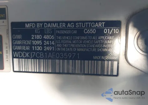 2010 Mercedes-Benz E 550 z USA, uszkodzony, nr VIN WDDKJ7CB1AF035971